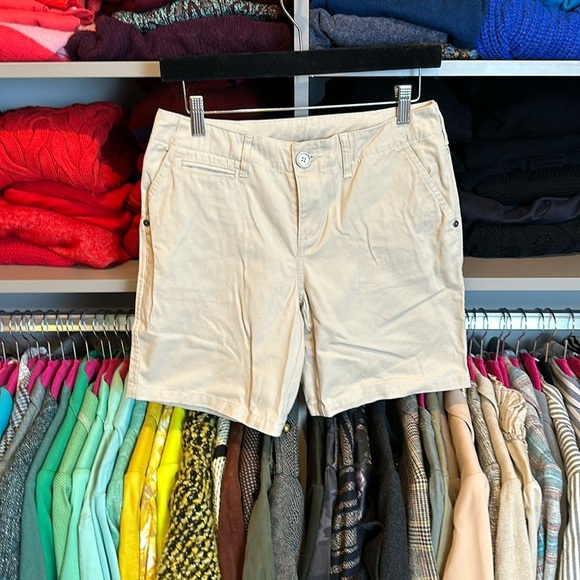 Venus khaki shorts size 2 - Picture 1 of 3